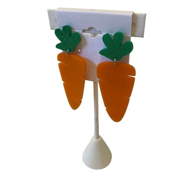 Carrot 🥕 Drop Earrings in vibrant orange & sparkly green. - Picture 3 of 6